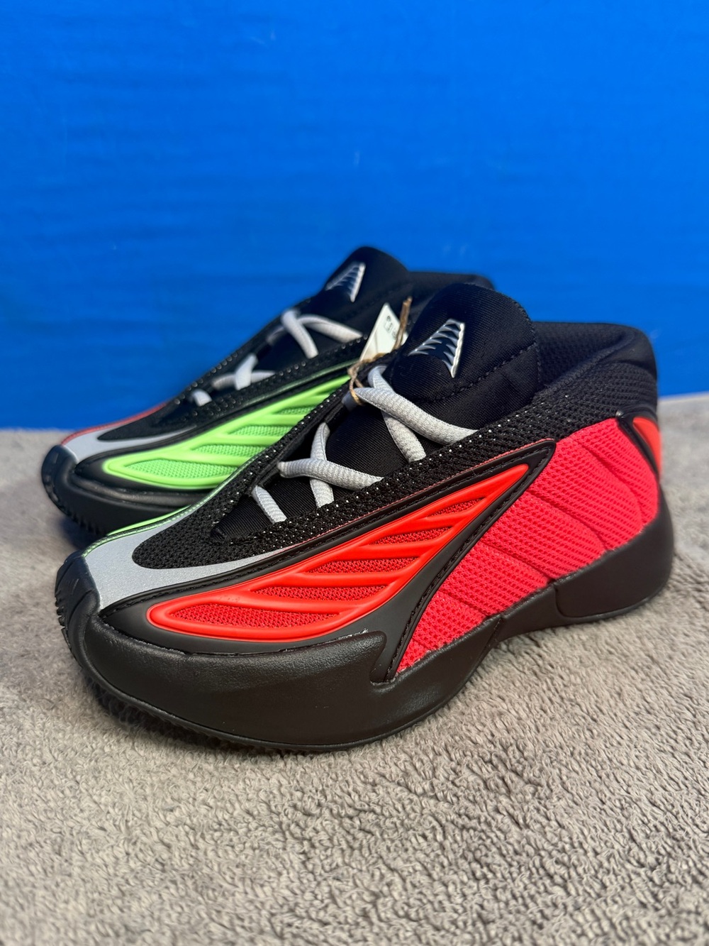 Adidas AE 2
Brand new - Picture 1 of 8